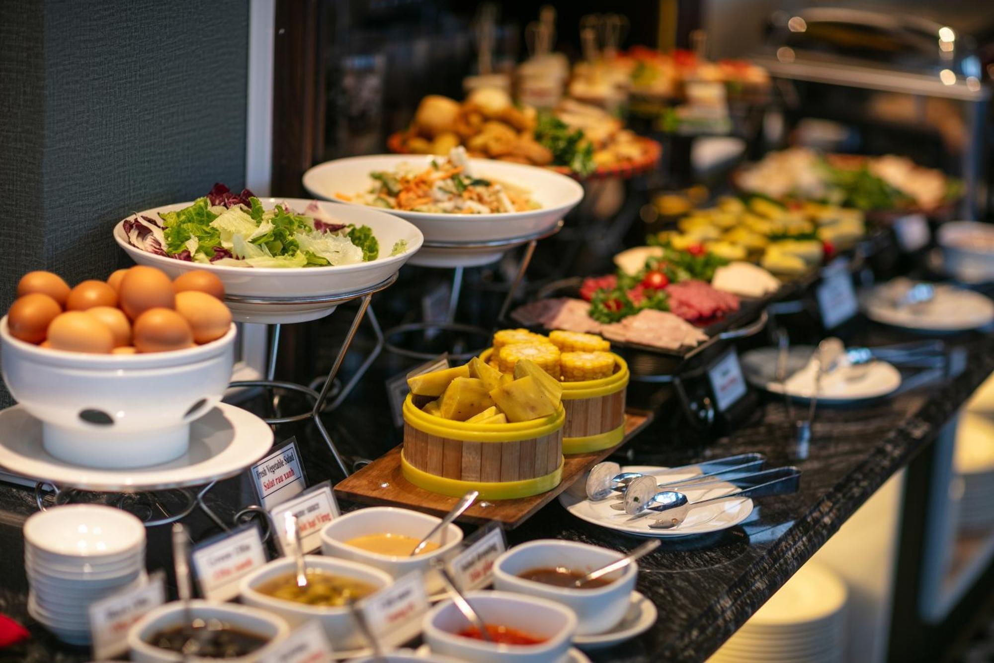 Salute Premium Hotel & Spa Hanoi Exterior photo
